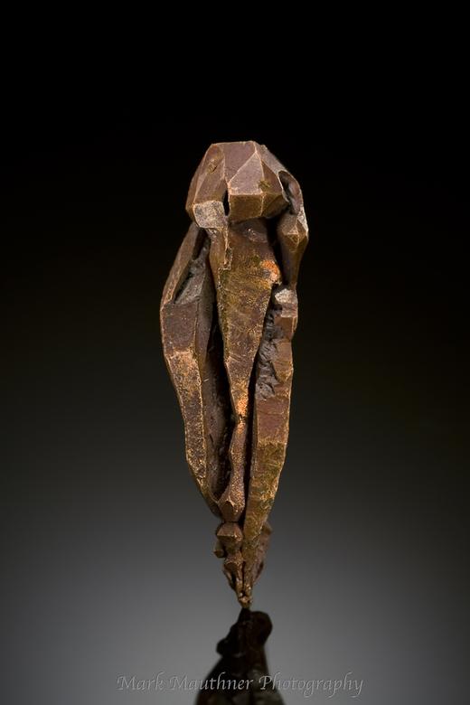 Gediegen Kupfer; 3.6 cm tall. Itauz Mine, Karagandy Provinz, Kazakhstan. Sammlung Brent Lockhart.